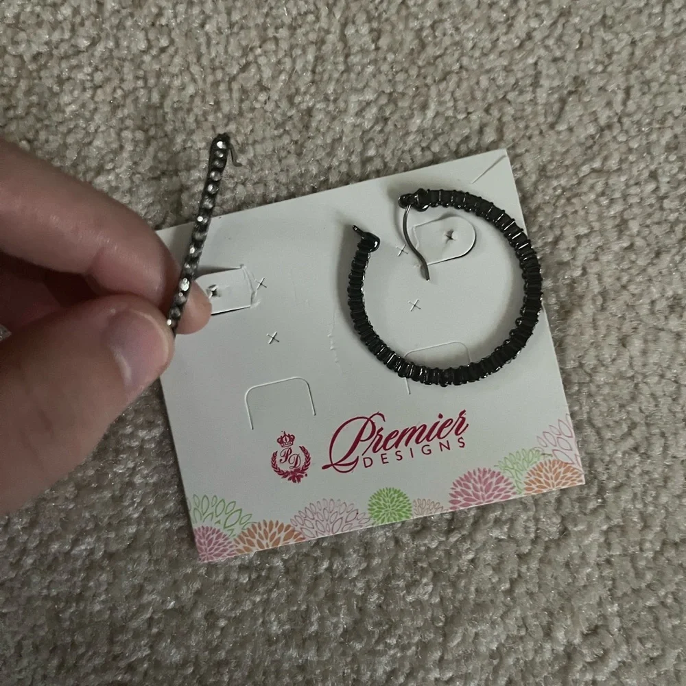 Hoops - Picture 1 of 3